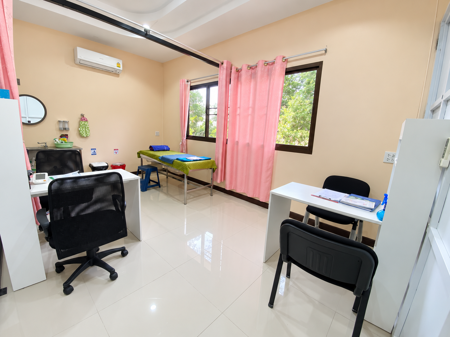 Consultation RoomของDetphan Thai Traditional Medicine Clinic